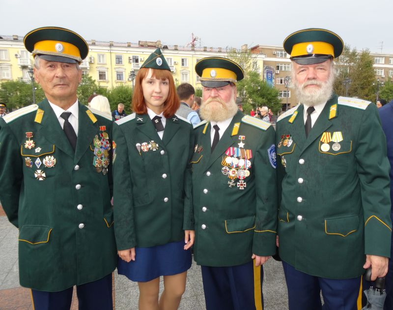 Хабаровские казаки (автор справа) на площади Города воинской славы 2 сентября 2016 г.