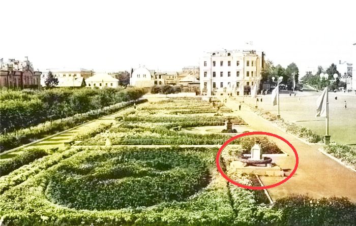 Площадь Сталина 1952 г., после реконструкции с памятником воинам