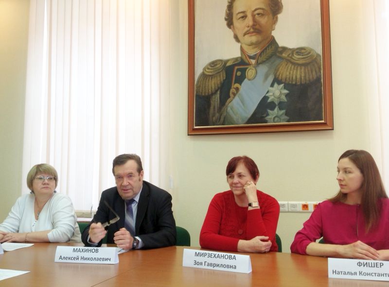 Участники пресс-конференции РГО: организатор олимпиад по географии Галина Паневина, председатель Хабаровского краевого отделения РГО Алексей Махинов, заведующая лабораторией оптимизации регионального природопользования ИВЭП ДВО РАН Зоя Мирзеханова и руководитель Молодёжного клуба при Хабаровском РГО Наталья Фишер (слева направо).