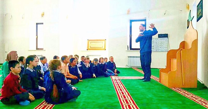 Урок для школьников в комсомольской мечети
