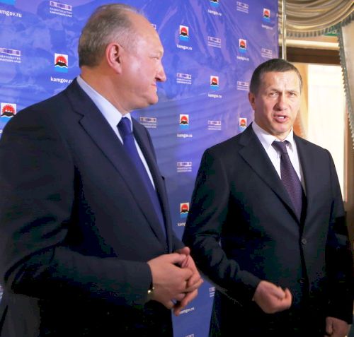 Пока у губернатора Камчатки Владимира Илюхина (слева) есть поддержка полпреда в ДФО Юрия Трутнева.