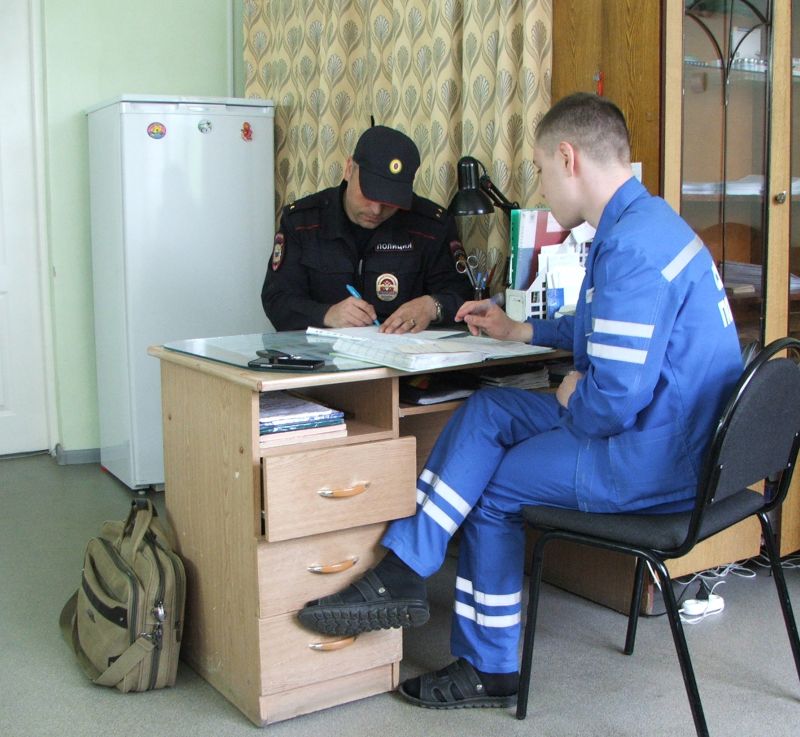 Полиция вдруг нагрянула к сотрудникам СМП (станции скорой медицинской помощи) п. Высокогорный за разъяснениями