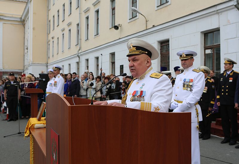 Со словами напутствия к выпускникам обратился командующий Тихоокеанским флотом адмирал Сергей Авакянц.