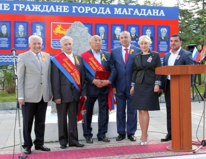 Торжественное мероприятие «Гордость Магадана» прошло на недавно обновленной Аллее Почетных граждан