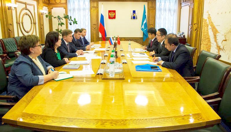 На встрече губернатора Сахалина Олега Кожемяко с генеральным консулом КНР во Владивостоке Янь Вэньбином стороны говорили о намерениях расширить перечень направлений для взаимодействия