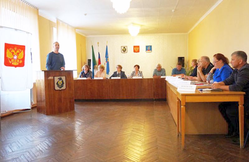 В Охотском районе Хабаровского края депутаты избрали нового главу А.В. Федорова