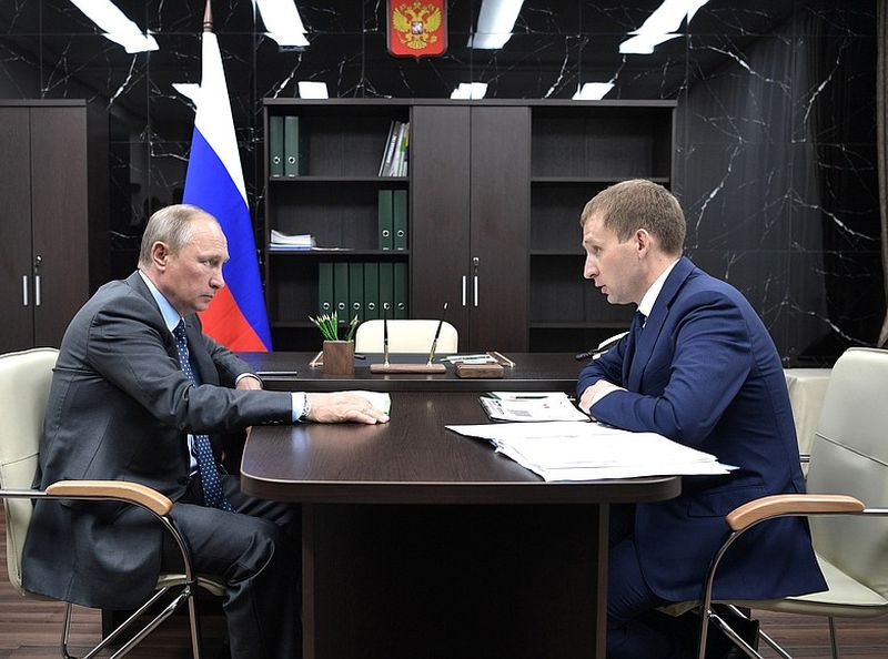 Владимир Путин с губернатором Амурской области Александром Козловым.