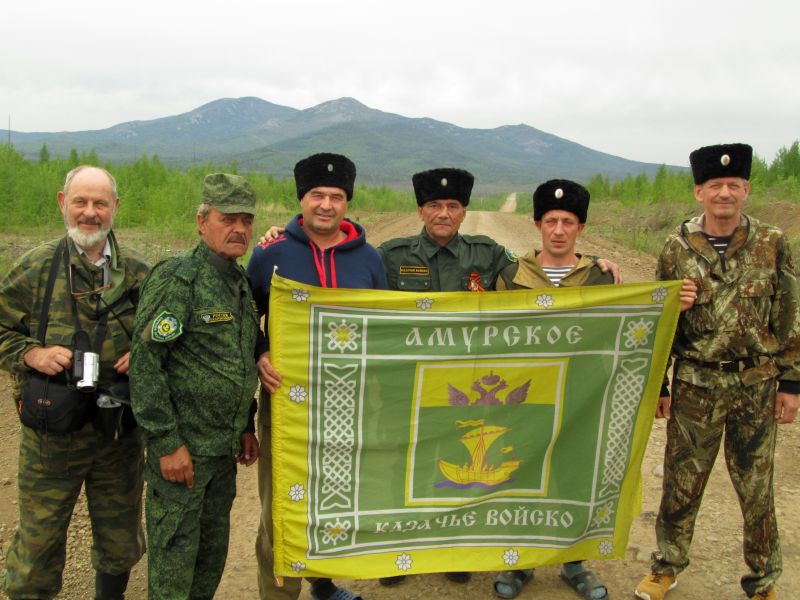 За спиной горный массив Тиуль-Шаман