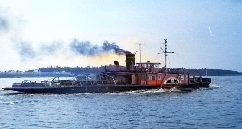 Огромные баржи водили по Амуру колесные, паровые буксиры, типа «Сормово»