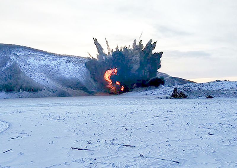 Военные инженеры ВВО провели масштабный подрыв слоя скальных пород на Бурейском водохранилище