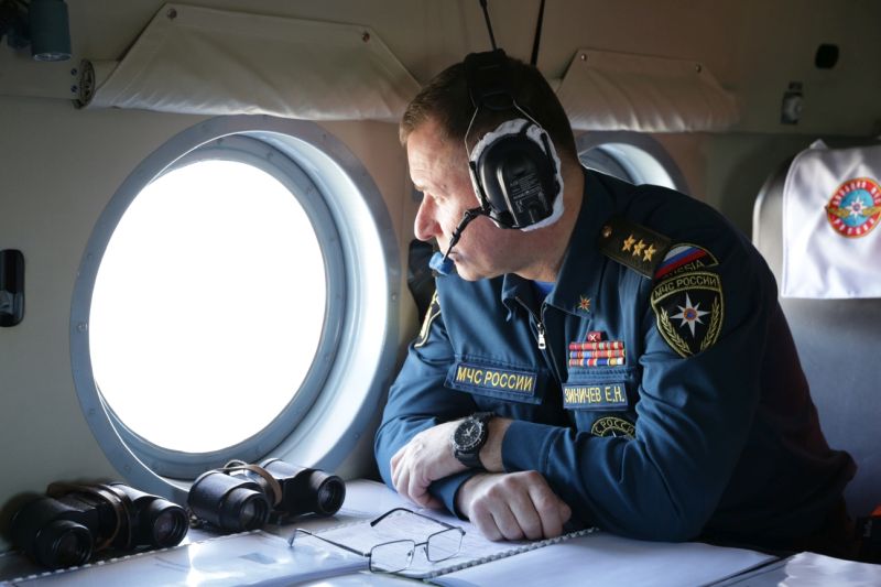 Глава МЧС России Евгений Зиничев оценил обстановку на месте схода грунта на русло реки Бурея в Хабаровском крае