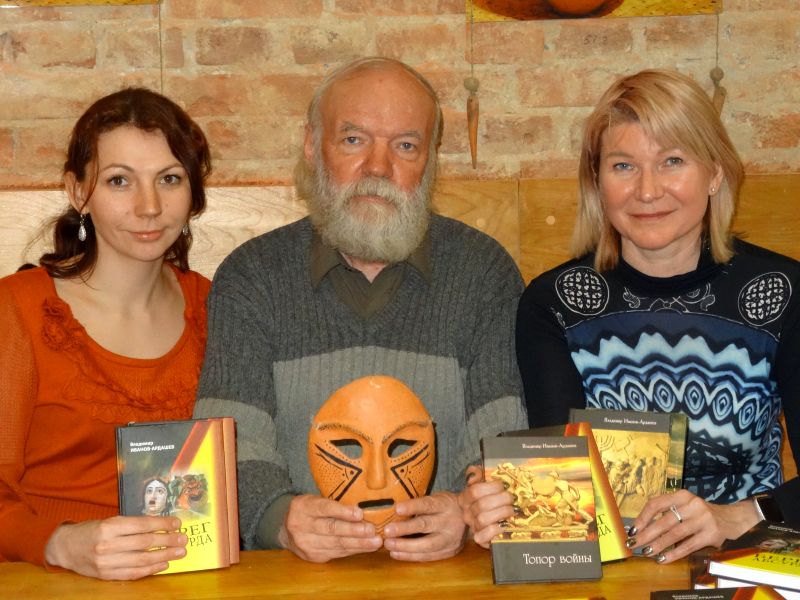 На презентации книг в музее археологии.