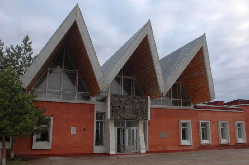 Ст. Постышево (п. Березовый). За создание вокзала станции Постышево группа архитекторов и строителей была удостоена  Государственной премии РСФСР.