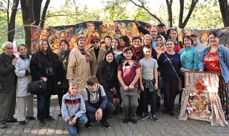 Уличный фестиваль искусств состоялся в Хабаровске (нажмите, чтобы увеличить)
