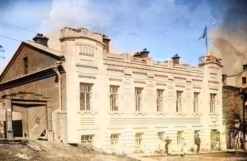 Здание Дальневосточного краевого и Хабаровского областного судов по ул. Комсомольской, 44 (ныне 72). 1938 год