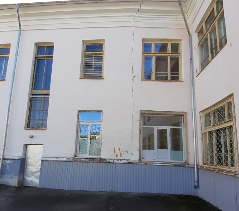 В заключении так называемых специалистов не указаны признаки, по которым они классифицировали трещину как «прогрессирующую»