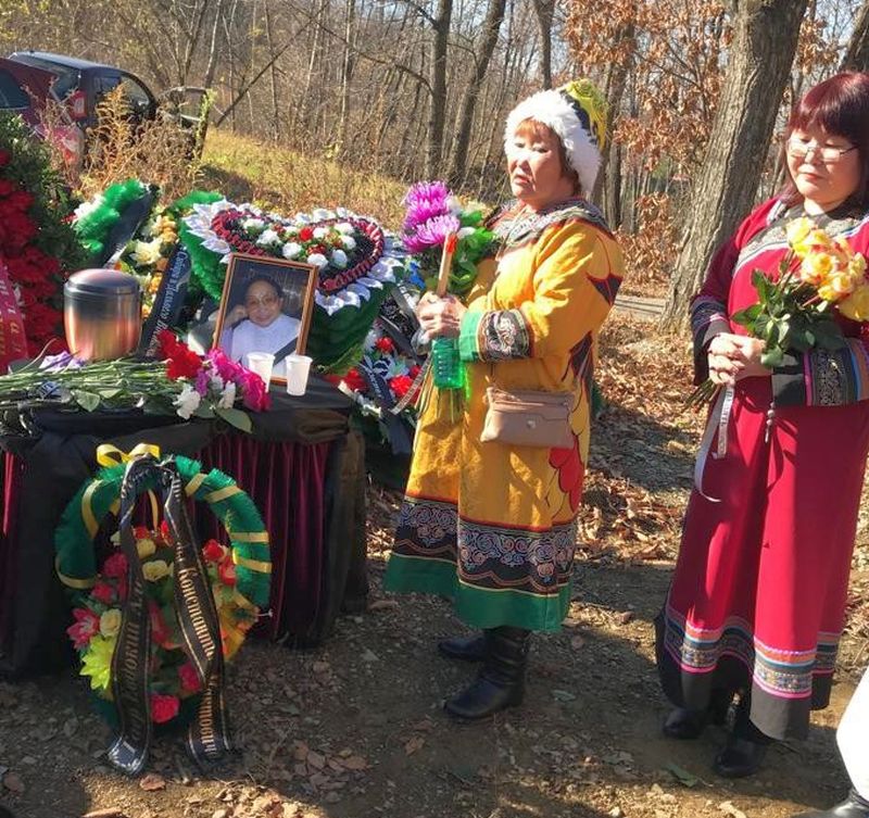 Ритуал захоронения праха Е.А. Гаер прошел на Аллее Славы на городском кладбище во Владивостоке. Фото: А.П. Самар, научный сотрудник ДВ отделения РАН.