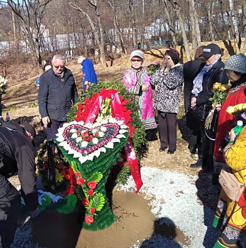 Ритуал захоронения праха Е.А. Гаер прошел на Аллее Славы на городском кладбище во Владивостоке. Фото: А.П. Самар, научный сотрудник ДВ отделения РАН.