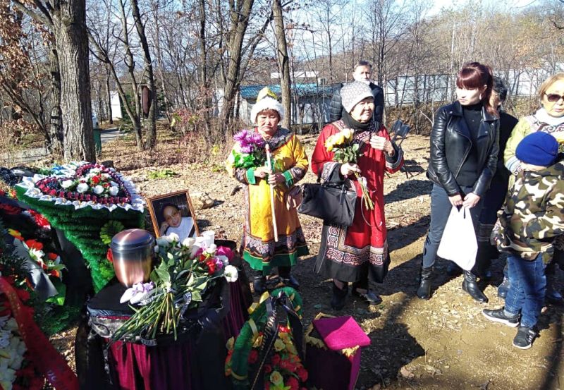 Ритуал захоронения праха Е.А. Гаер прошел на Аллее Славы на городском кладбище во Владивостоке. Фото: А.П. Самар, научный сотрудник ДВ отделения РАН.