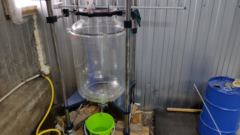 Дальневосточные транспортные полицейский изъяли 25 килограммов синтетических наркотиков и ликвидировали лабораторию по их производству