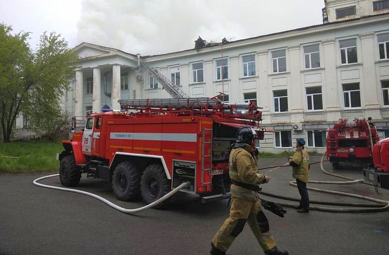 В Партизанске Приморского края горела крыша больницы. Фото: администрация Партизанского ГО