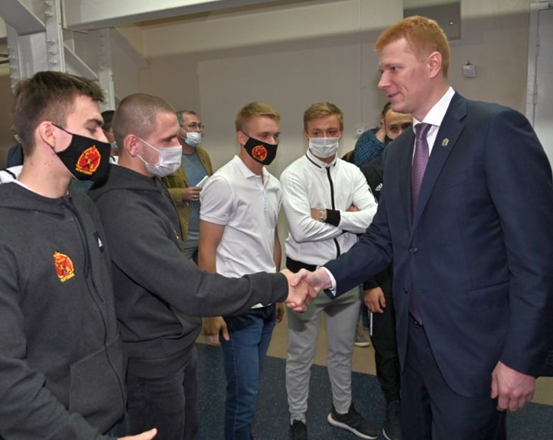 Игрокам и тренерскому штабу «СКА-Нефтяника» представили нового президента клуба