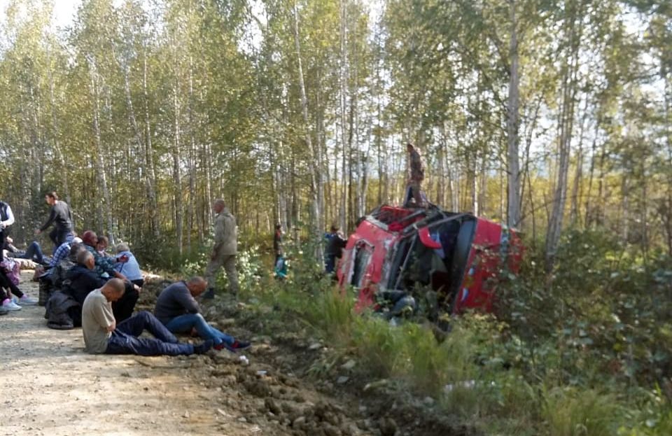 В Хабаровском крае опрокинулся пассажирский автобус