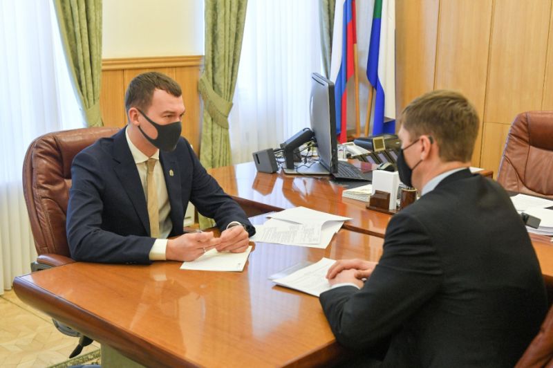 Врио губернатора Хабаровского края Михаил Дегтярев встретился с главой крайизбиркома Денисом Кузьменко