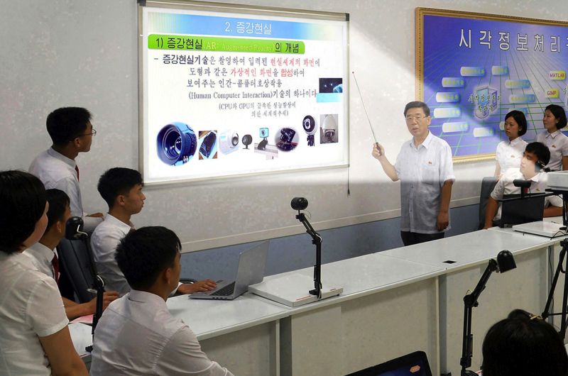 Студенты на лекции.