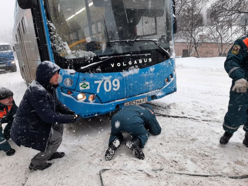 Около 60 транспортным средствам оказали помощь спасатели на дорогах Хабаровского края при прохождении циклона