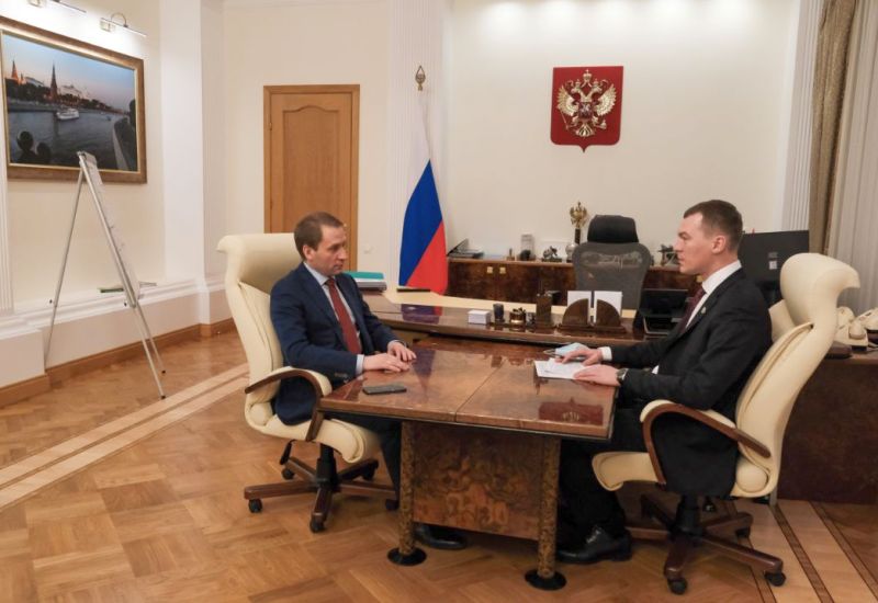 Министр природных ресурсов России Александр Козлов встретился с губернатором Хабаровского края Михаилом Дегтяревым
