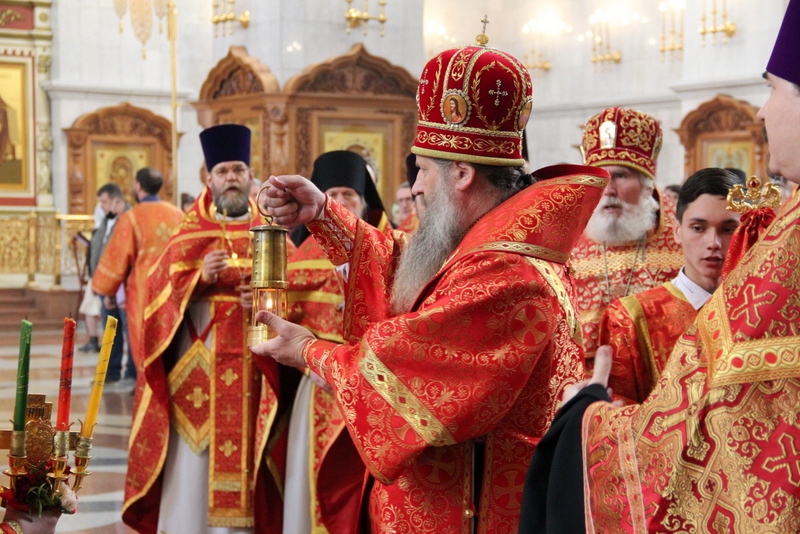 Благодатный огонь доставили в Хабаровск