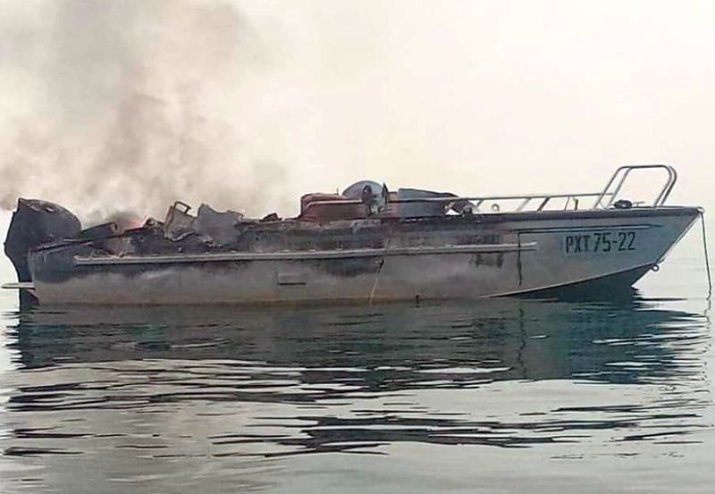 Сгоревший катер обнаружили рыбаки