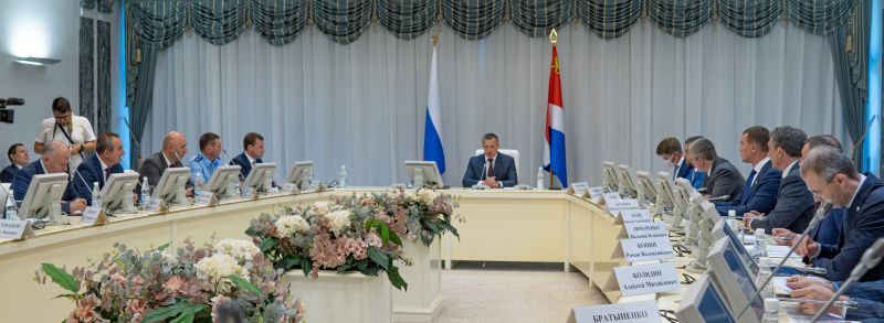 Юрий Трутнев провёл заседание совета ДФО. /Нажмите, чтобы УВЕЛИЧИТЬ. (нажмите, чтобы увеличить)