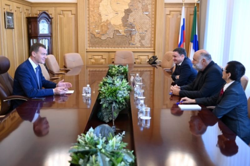 Губернатор Хабаровского края вместе с лауреатом  Нобелевской премии мира, профессором Университета Тушия (Италия), главой Европейского средиземноморского центра климатических изменений, климатолог Риккардо Валентини