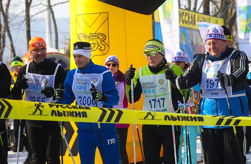 Олег Кожемяко дал старт спортивному празднику «Лыжня России» в Приморье