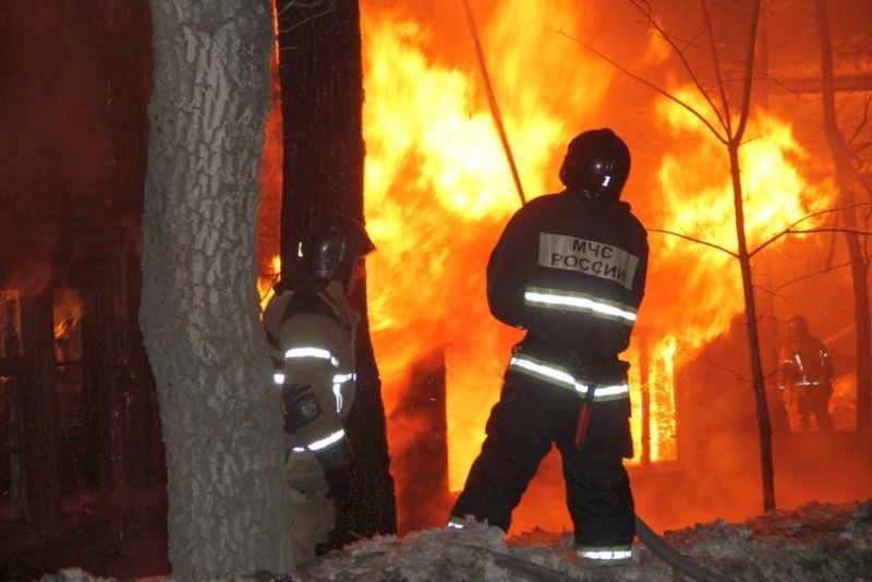 Пожар деревянного дома в переулке Дьяченко в Хабаровске потушен