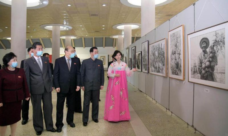 Выставка Общереспубликанского фестиваля карандашного наброска и каллиграфического искусства в рамках Общереспубликанского художественного фестиваля «Жизнь самоотверженного патриота», приуроченного ко Дню Звезды.