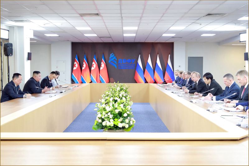 Переговоры между Ким Чен Ыном и В. В. Путиным.