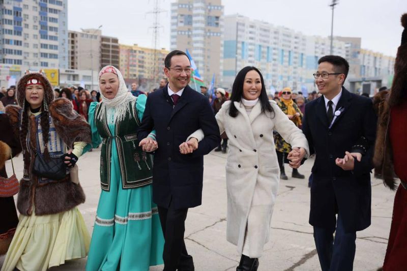 В Якутске в честь 100-летнего юбилея ЯАССР состоялся круговой танец осуохай