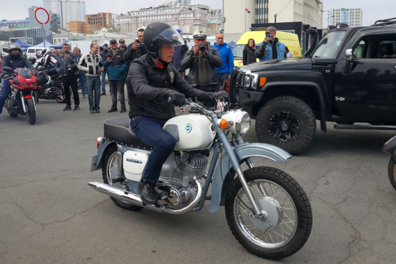Олег Кожемяко дал старт юбилейному байкерскому сезону в Приморье