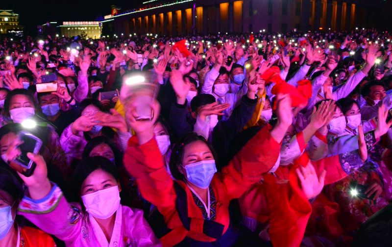 Зрители на большом концерте «Песня о вечном Солнце».