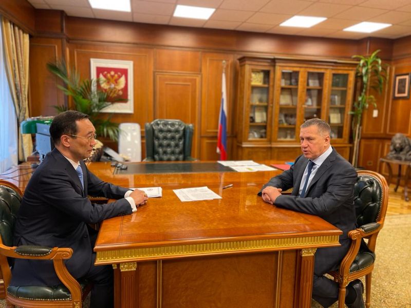 Айсен Николаев и Юрий Трутнев обсудили вопросы помощи людям, пострадавшим от паводка