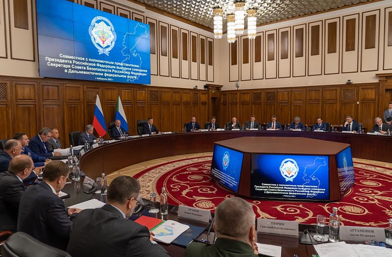 Вопрос обеспечения безопасности в пограничной сфере на территории Дальнего Востока рассмотрели на совещании под руководством Секретаря Совета безопасности России Николая Патрушева в Хабаровске, 5 июля