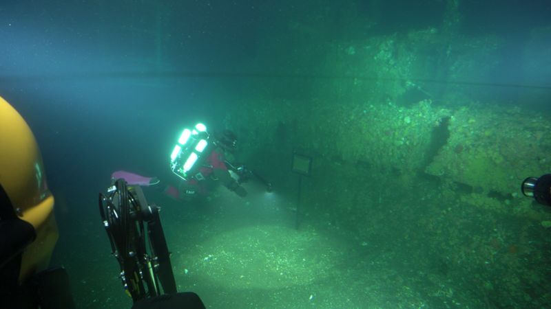 Установка мемориальной таблички у подлодки «Херринг». Фото: ЦПИ РГО