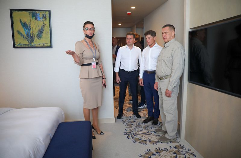 Юрий Трутнев и Олег Кожемяко проинспектировали готовность крупнейшего отеля Vladivostok к приему гостей ВЭФ