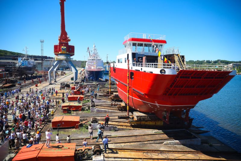 В Приморье «Доброфлот» спустил на воду ледокольный паром для жителей Камчатки