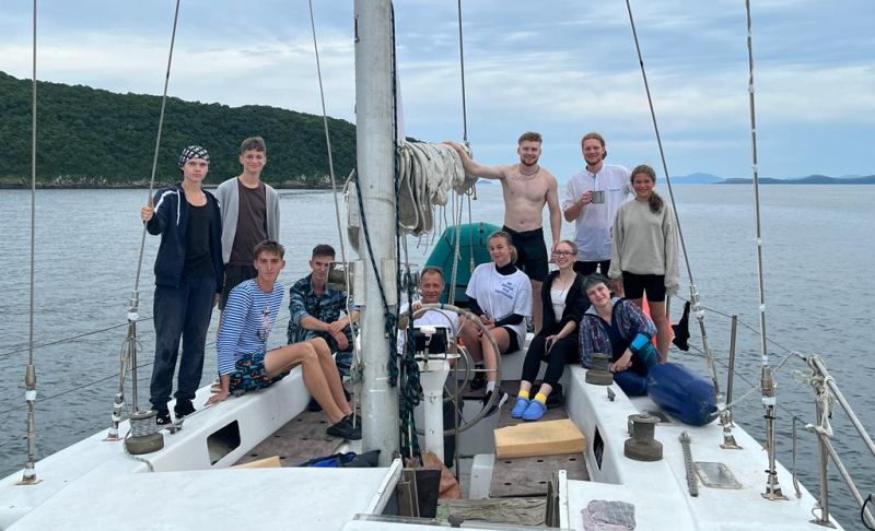 Студенты ДВФУ провели экспедицию на яхте «Вита» для учащихся школ