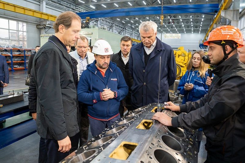 Денис Мантуров и Сергей Носов обсудили перспективы развития промышленности Магаданской области