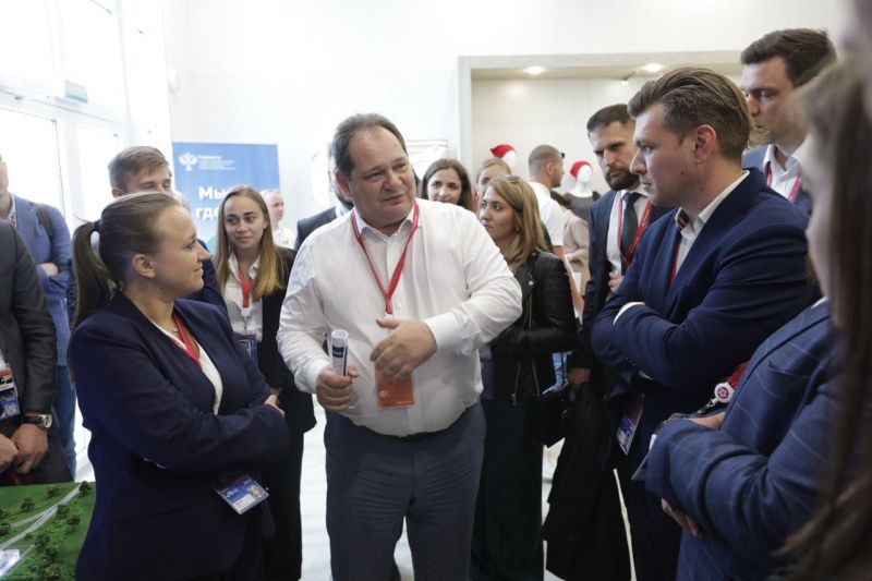 Губернатор ЕАО Ростислав Гольдштейн встретился с участниками образовательной программы «Муравьев-Амурский 2030»